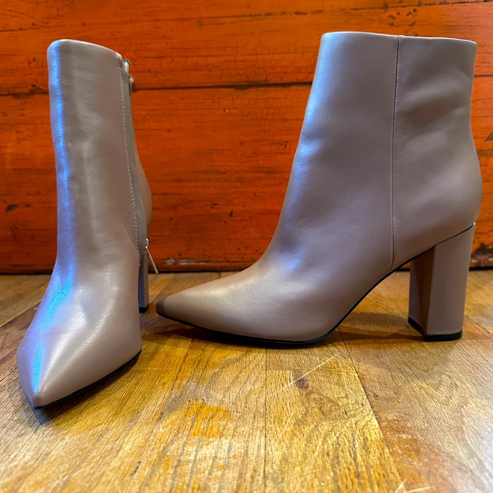 NEW Marc Fisher light lavender leather Ulani heeled bootie